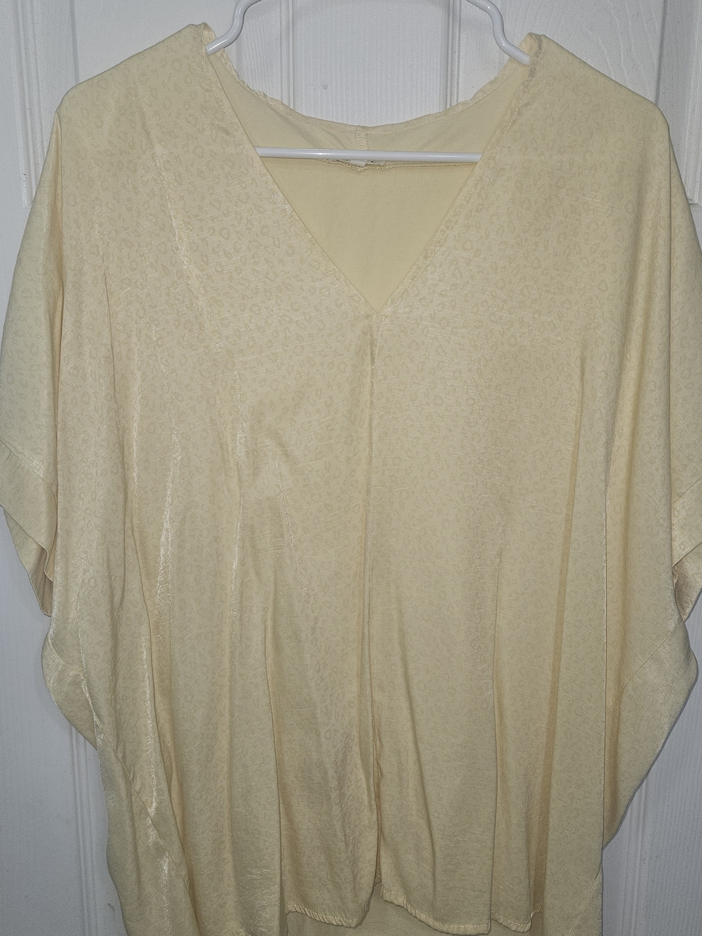 JODIFL Cream V-Neck Flowing Tunic Sz M